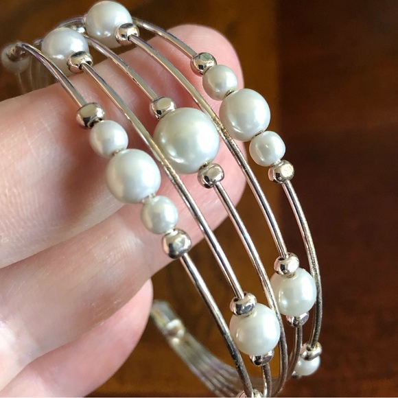 Silver plated multi strand wired faux Pearl cuff bracelet - Picture 5 of 6